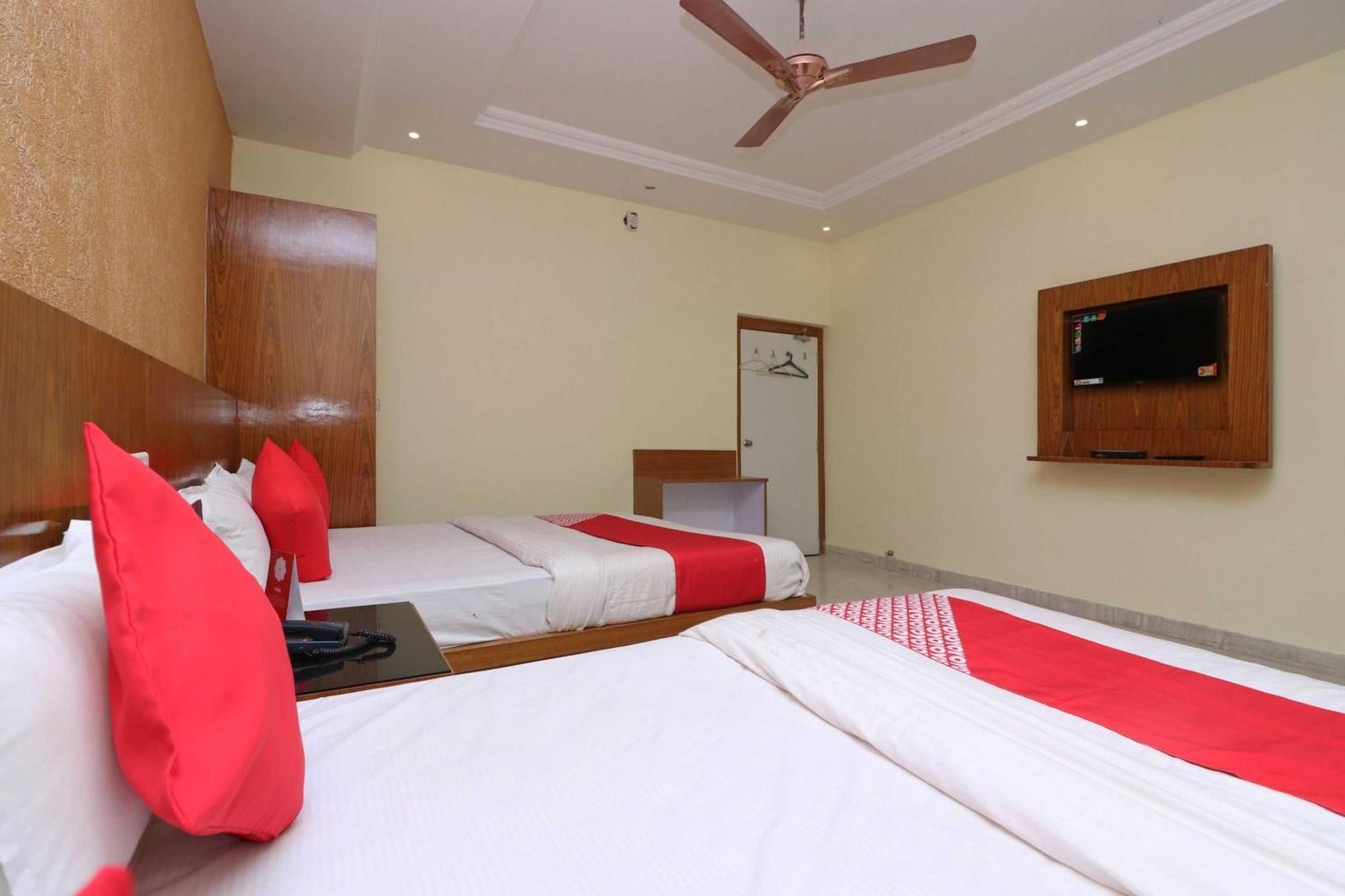 Hotel O G K Palace Bodhgaya Bagian luar foto