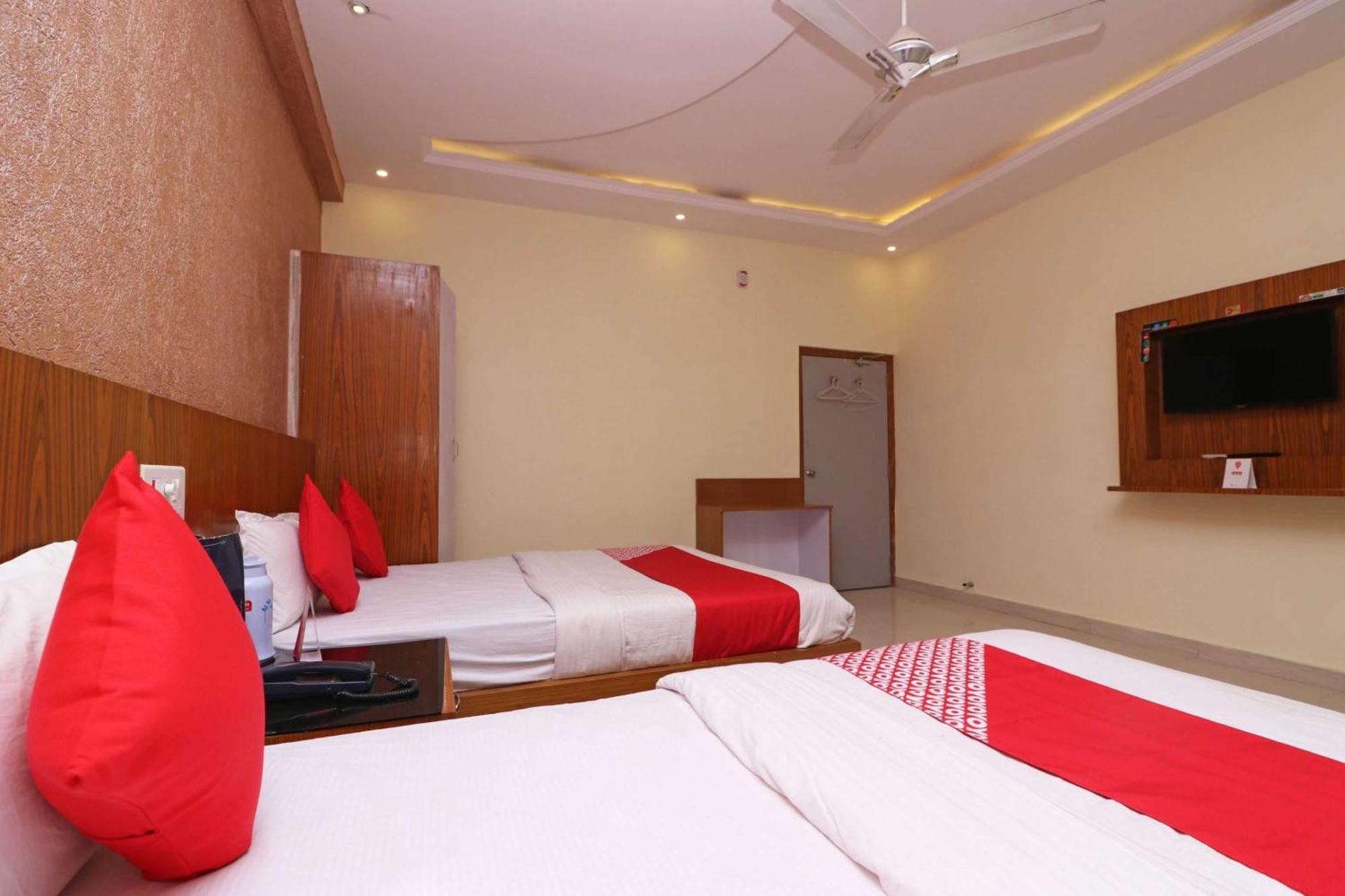 Hotel O G K Palace Bodhgaya Bagian luar foto