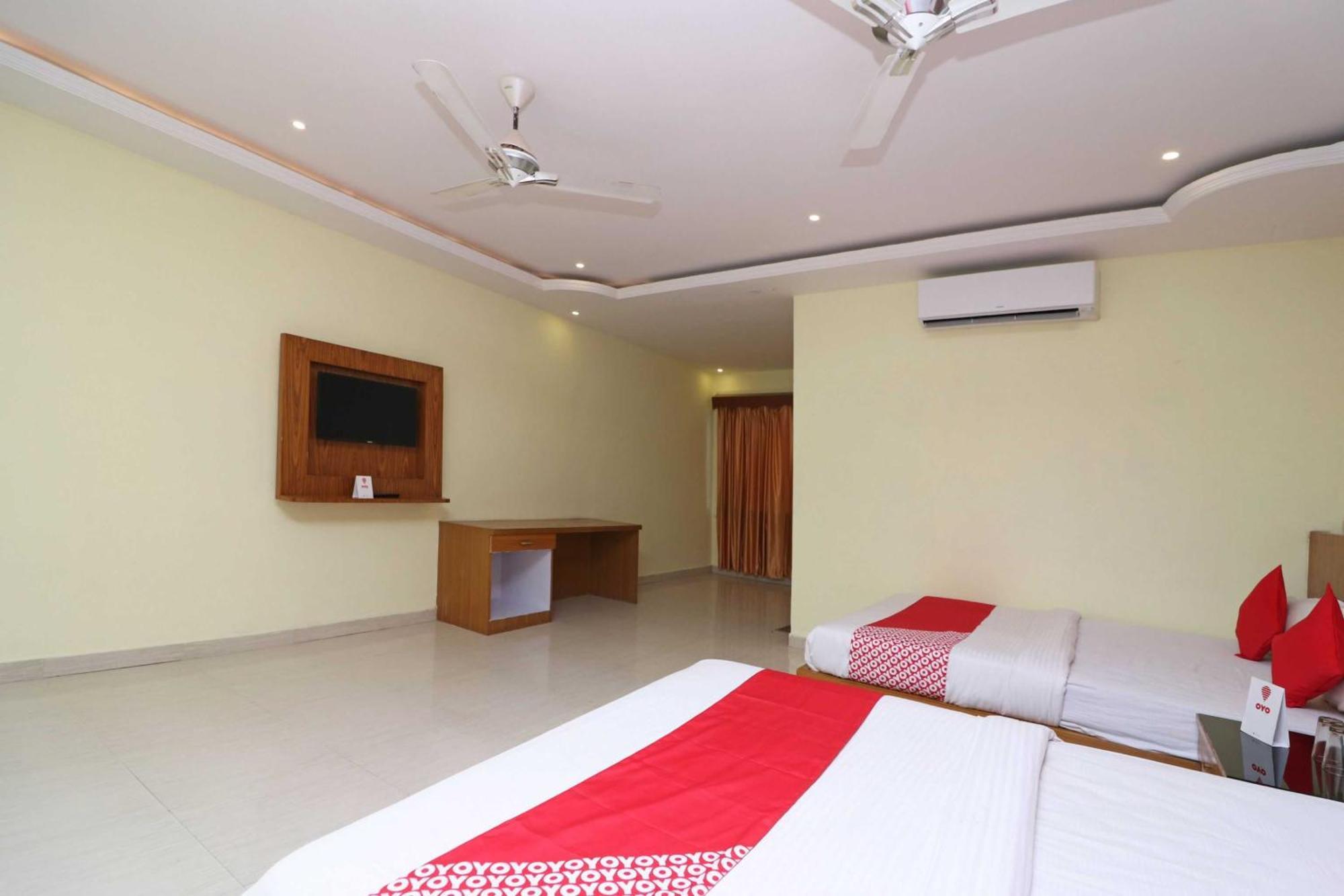 Hotel O G K Palace Bodhgaya Bagian luar foto