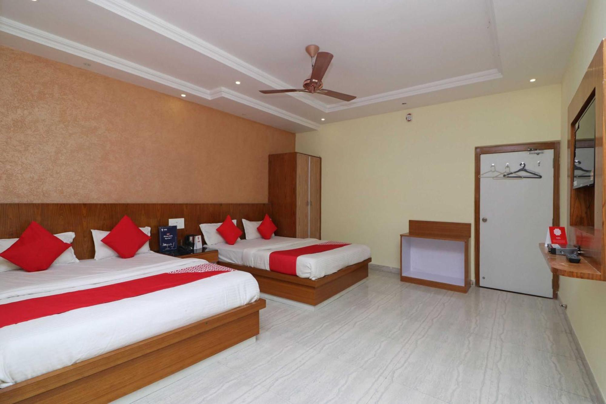 Hotel O G K Palace Bodhgaya Bagian luar foto
