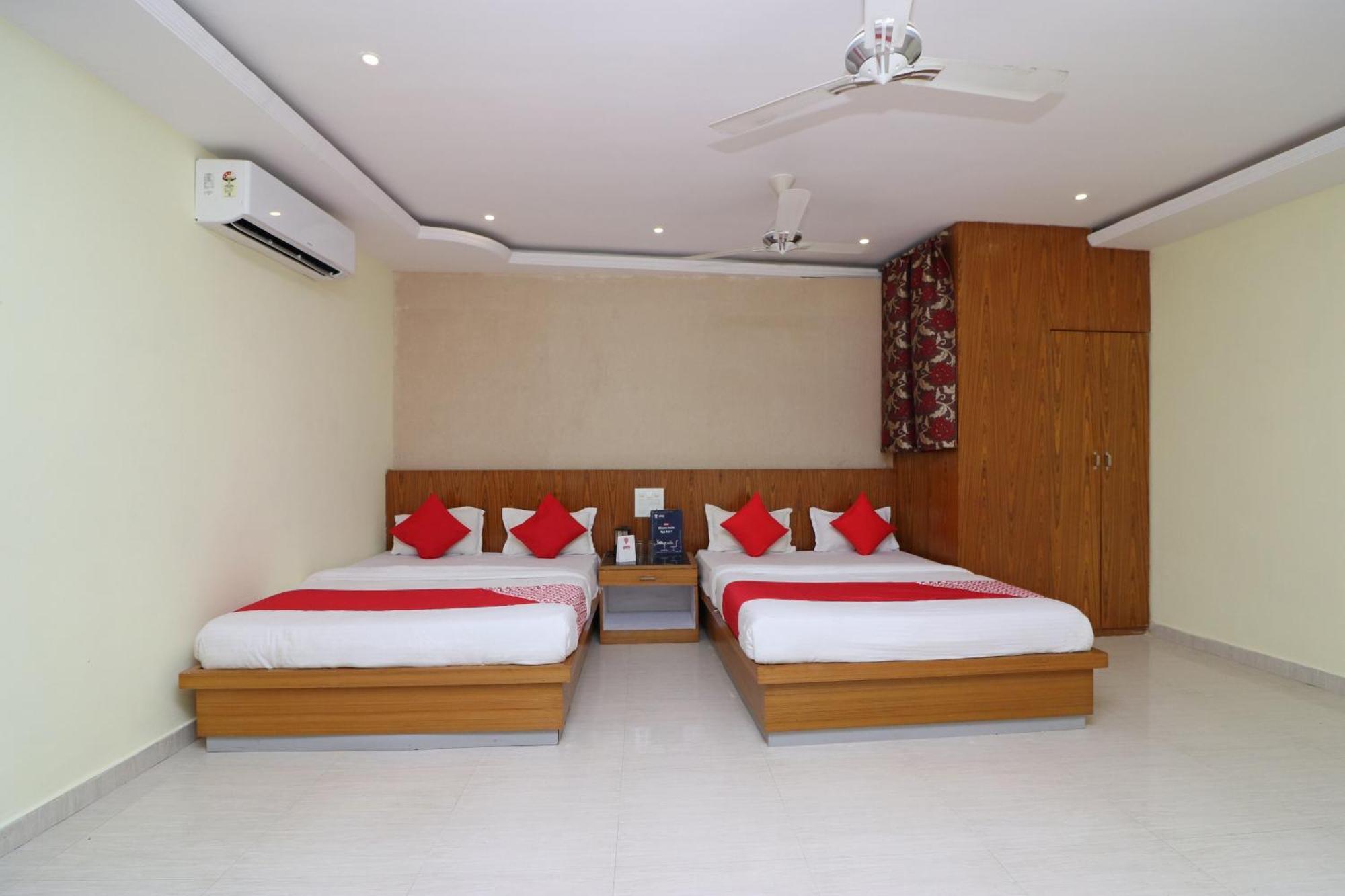 Hotel O G K Palace Bodhgaya Bagian luar foto
